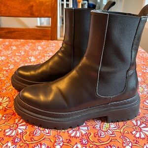 Maguire Corticella Black Leather Boot
Chelsea Boot - Size 39